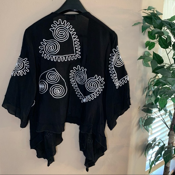 SterlingStyles  Black open front overblouse with white piping design - Picture 3 of 5